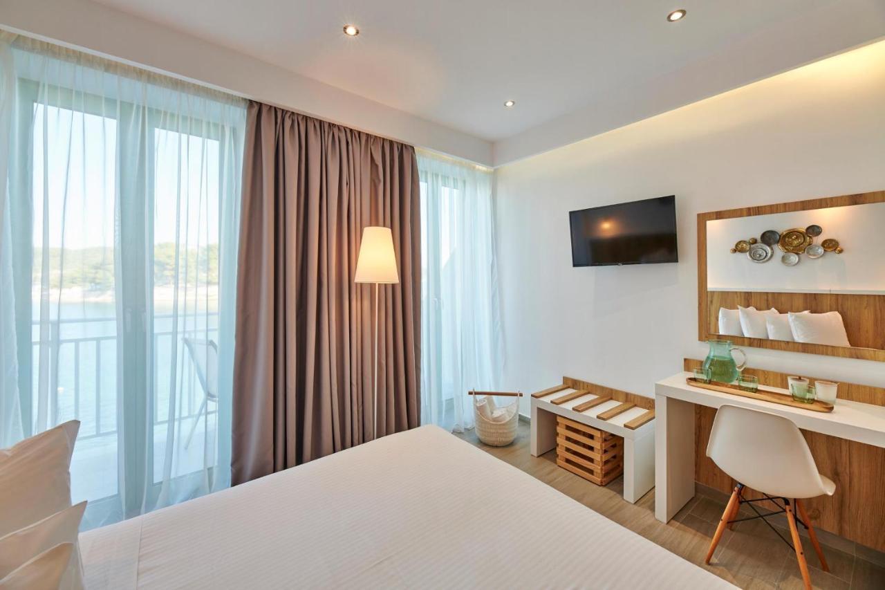 The Water Aparthotel Skiathos Town Bagian luar foto